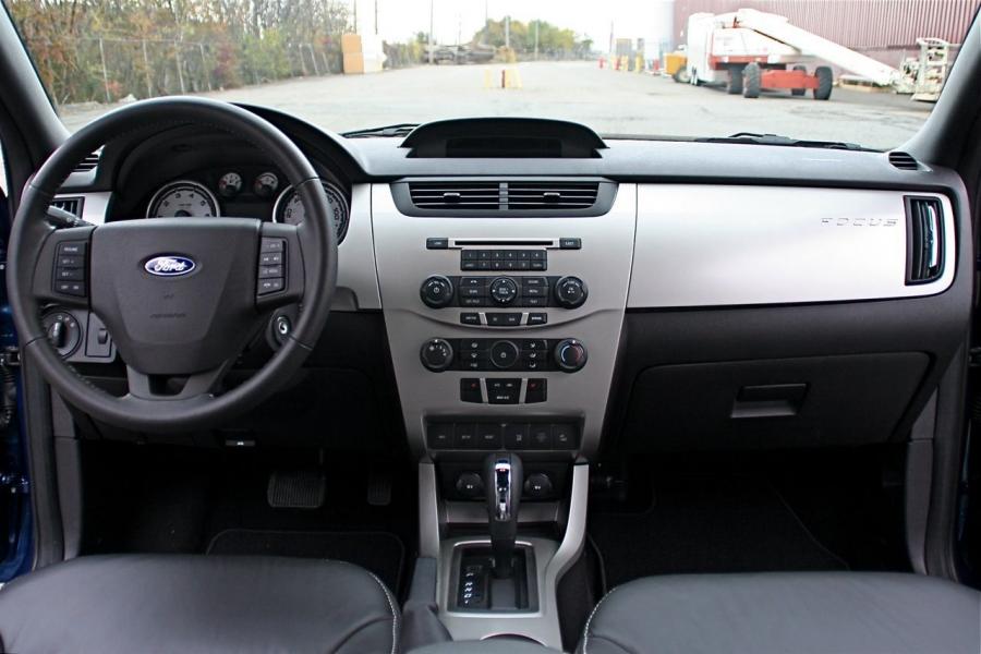  Ford Focus SES Coupe 2008 года  (фото 24 из 44)